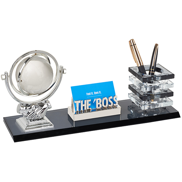 "BOSS" מעמד קריסטל גלובוס עם כוס לעטים ומעמד לכרטיסי ביקור