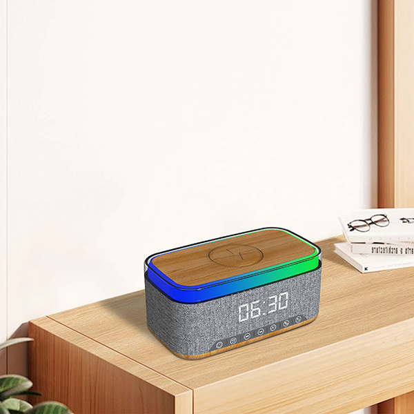 מטען אלחוטי מהיר 15W  משולב עם רדיו/רמקול Bluetooth 10W ושעון דיגיטלי - תמונה 5