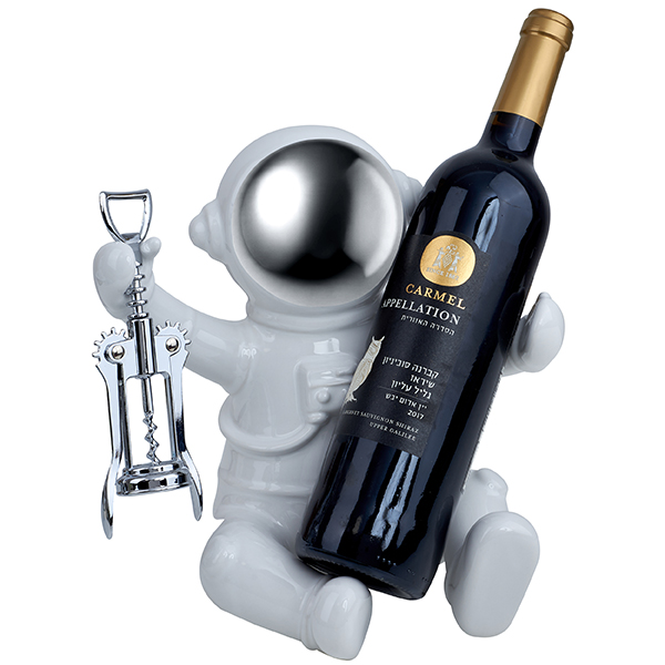 "אסטרונאוט" מעמד עם פותחן לבקבוק יין