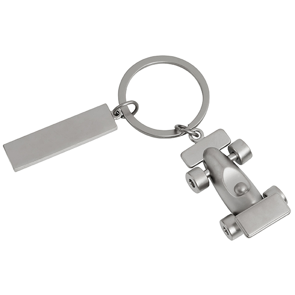 מחזיק מפתחות מתכתי "מכונית מרוץ" עם לוחית מלבנית למיתוג