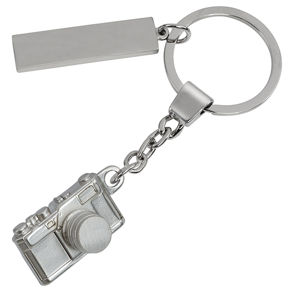 מחזיק מפתחות מתכתי "מצלמה" עם לוחית מלבנית למיתוג