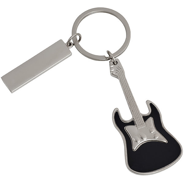 מחזיק מפתחות מתכתי "גיטרה" עם לוחית מלבנית למיתוג