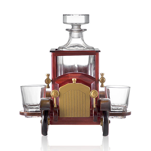 סט מתנה דיקנטר ויסקי 700cc עם שתי כוסות במעמד מכונית עץ עתיקה - תמונה 2
