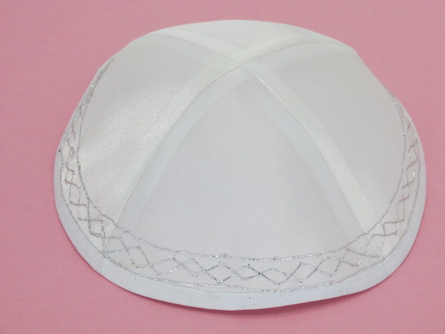 כיפה סאטן מעוטר