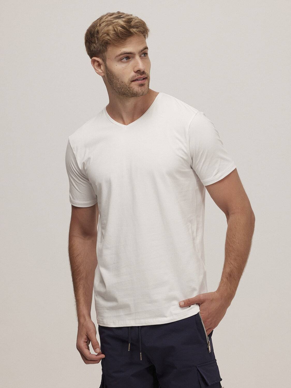 חולצת לייקרה צווארון V גבר שרוול קצר