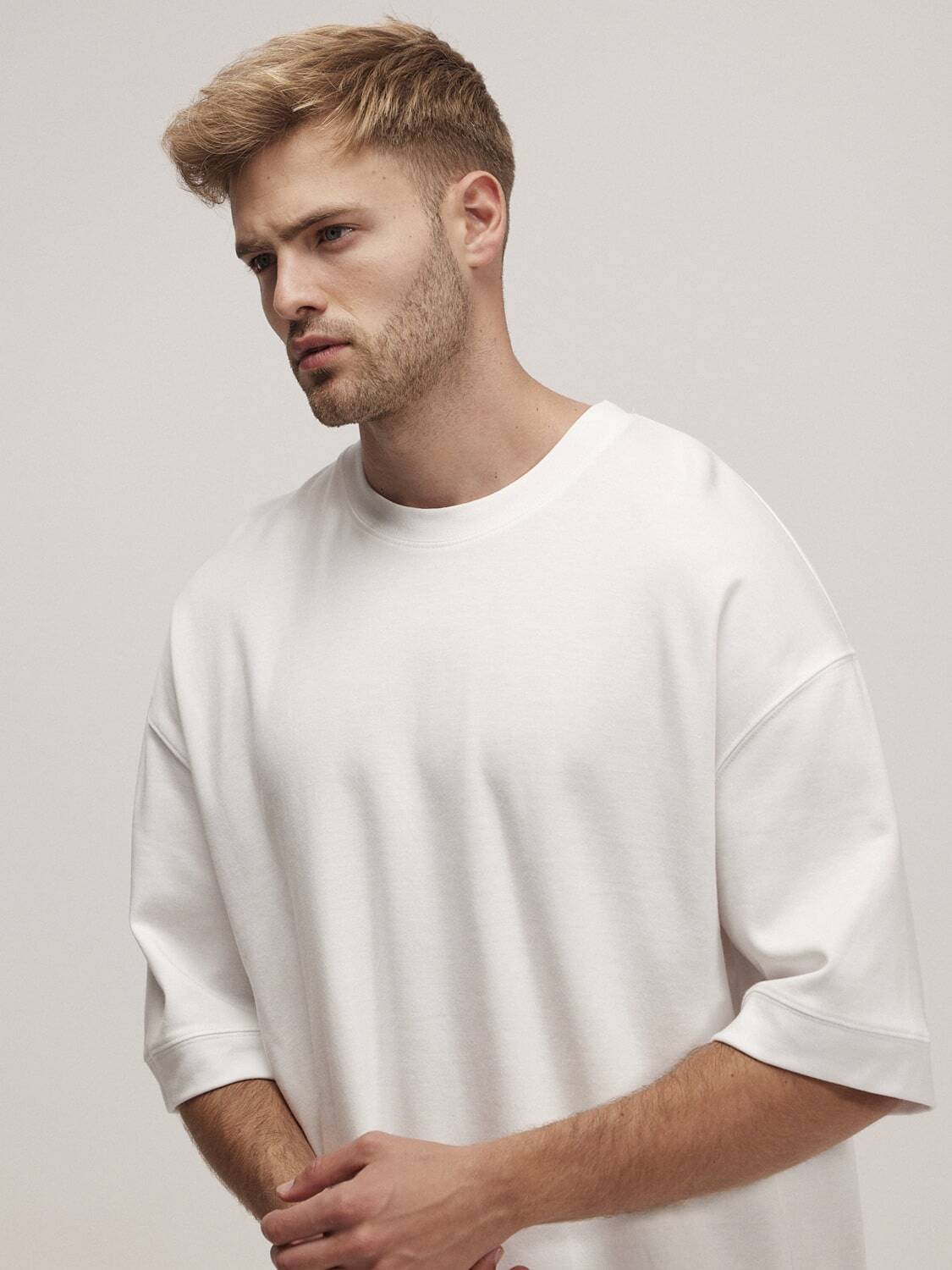 חולצת אוברסייז דגם לוק גבר צווארון עגול שרוול קצר - תמונה 5