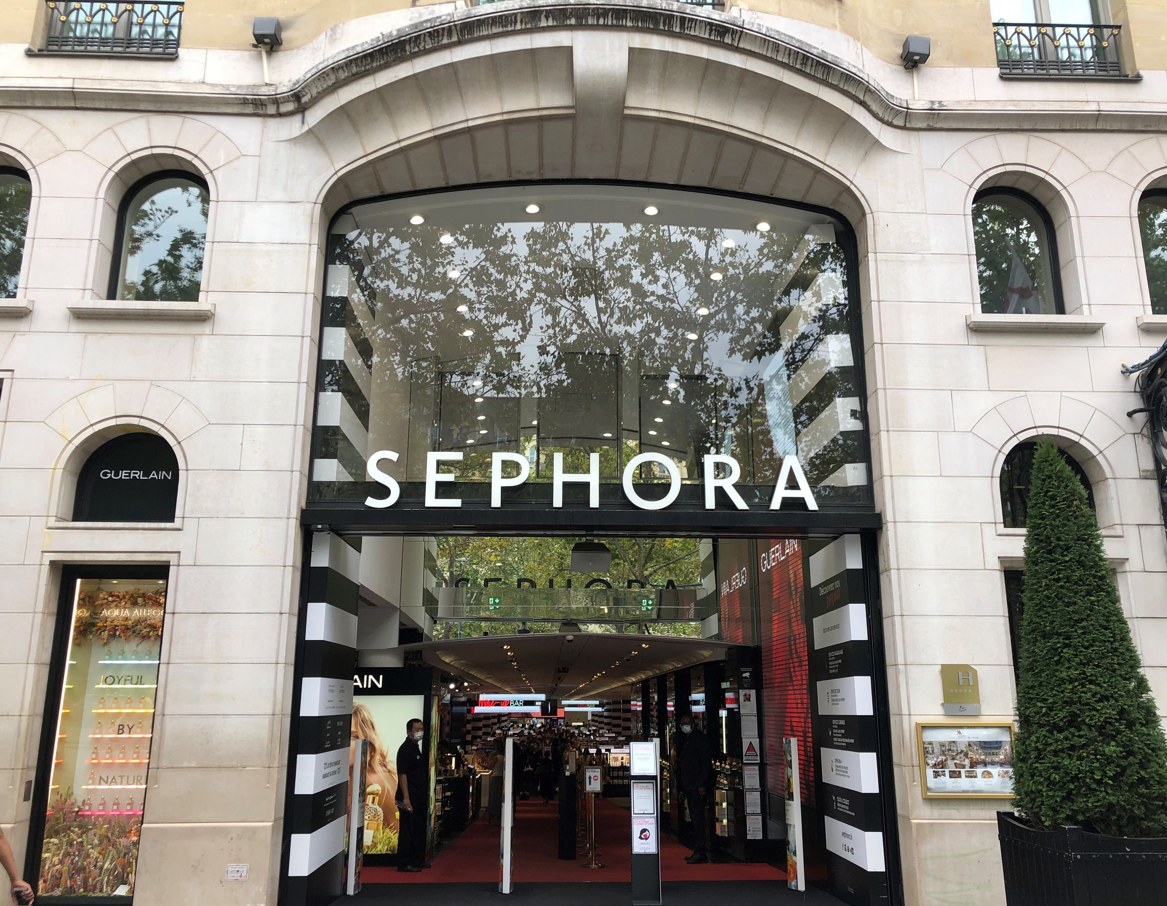 香りの国、フランスで最も売れた香水3選!セレクトショップ編