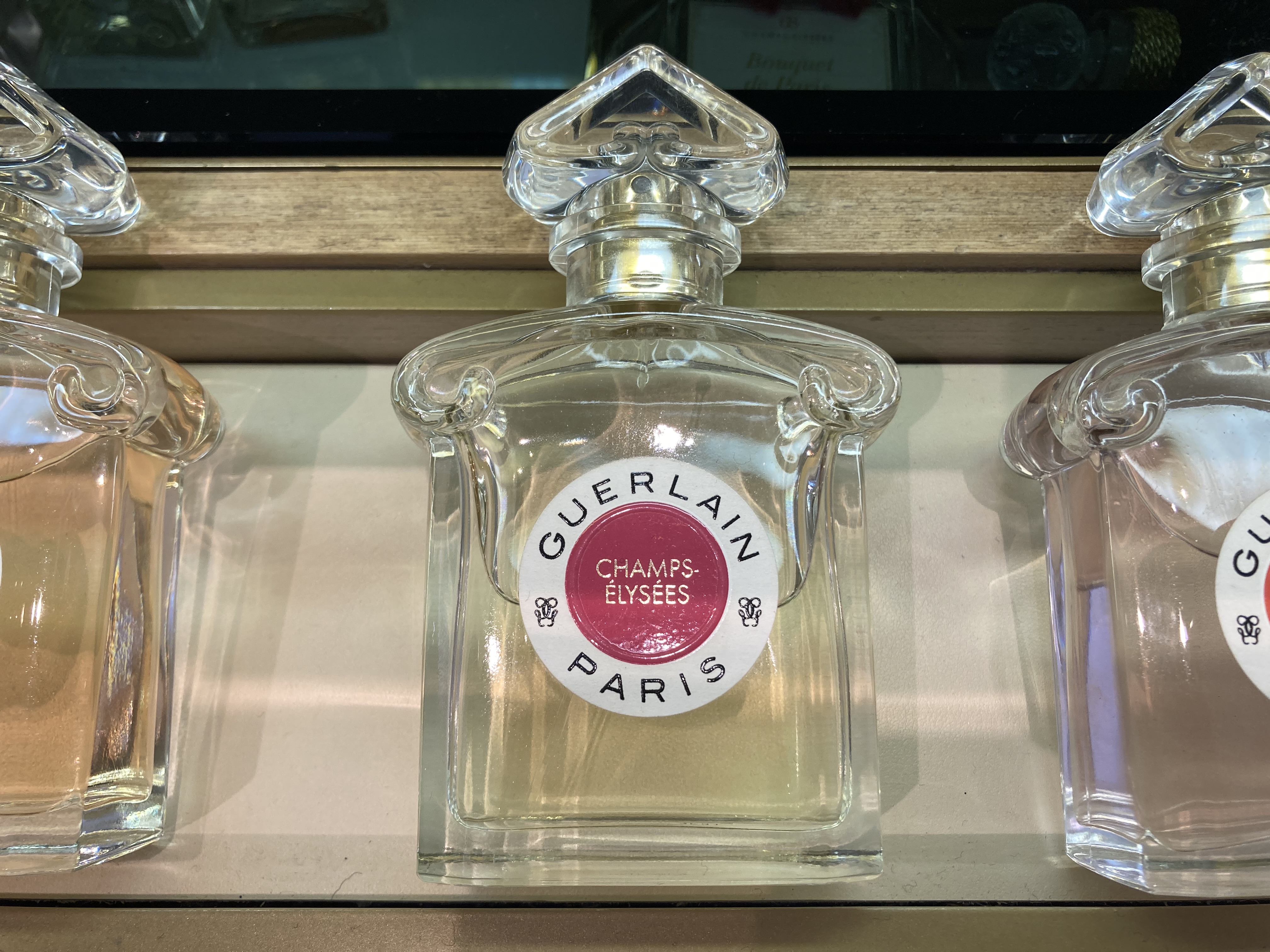 ゲラン、ミモザとローズの伝説的な香り「シャンゼリゼ(Champs-Élysées)」/『ゲラン(Guerlain)』
