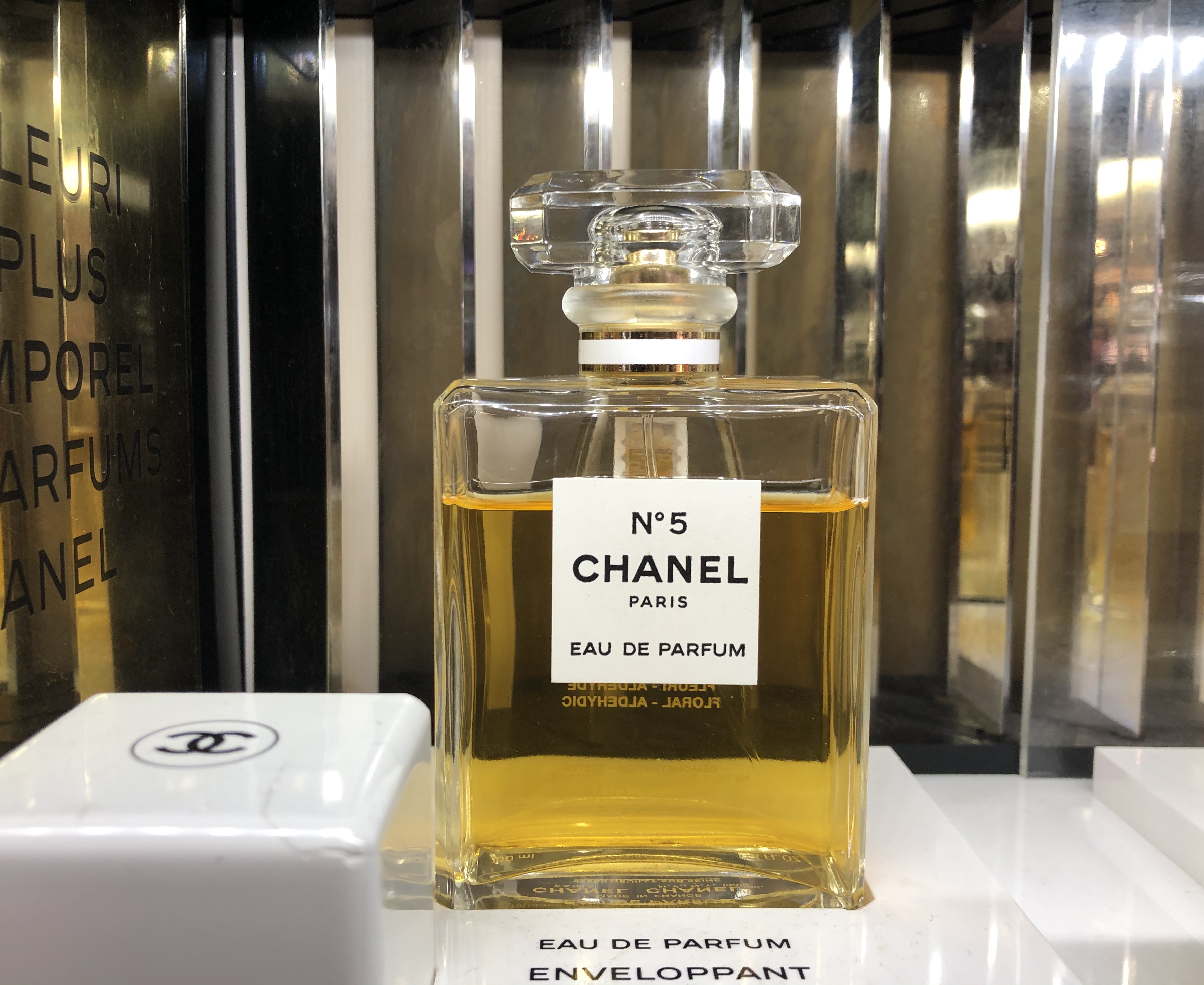 永遠の香り『CHANEL(シャネル)No.5』の全て
