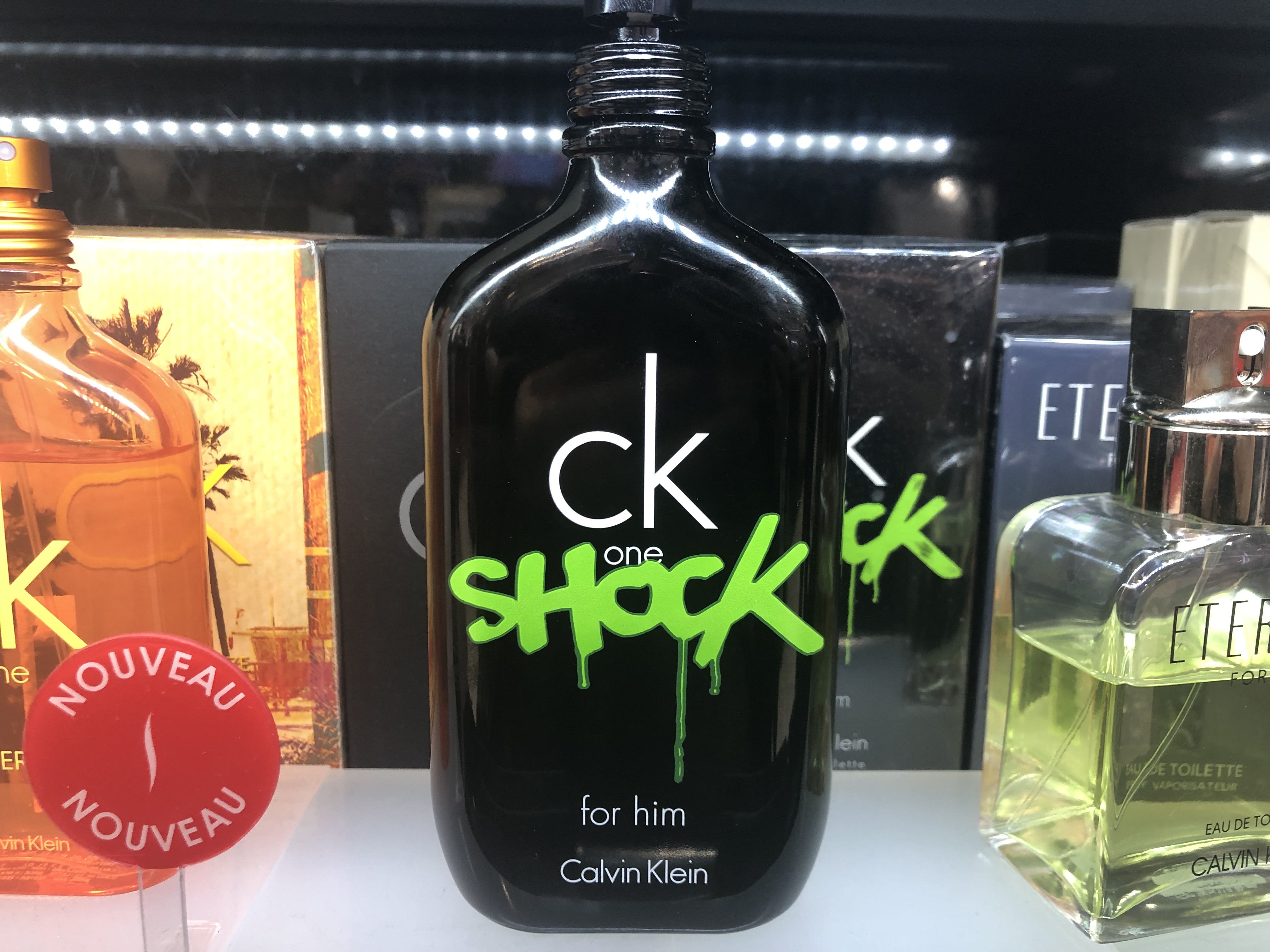 掴みどころのない、ミステリアスでハンサムな男性をイメージ。「CK ONE SHOCK FOR HIM(シーケーワン ショック フォ― ヒム)」/『CALVIN KLEIN(カルバン クライン)』