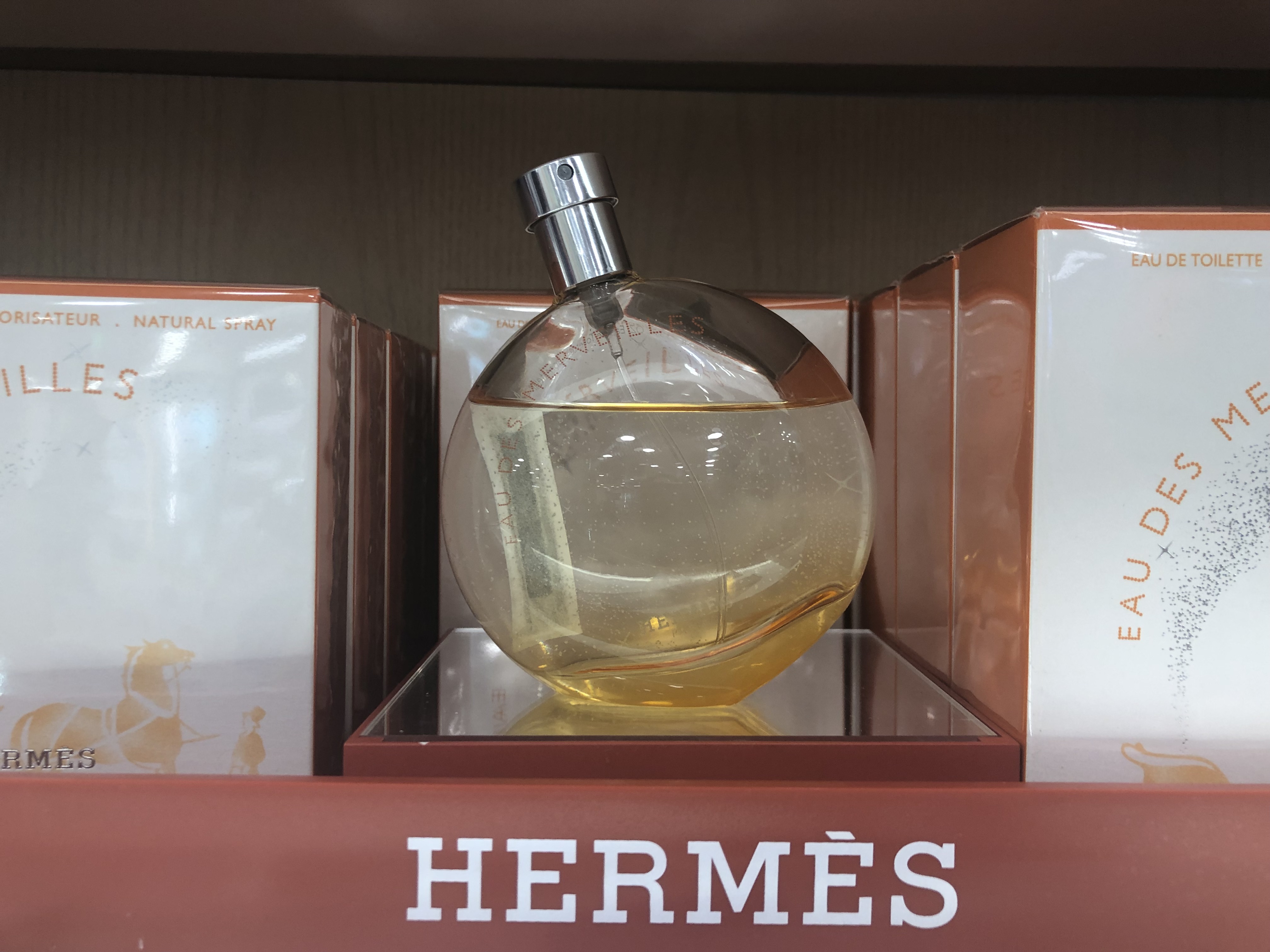 フローラルを使わない、かっこいい女性用オードトワレといえば「Eau des Merveilles Hermes(オー デ メルヴェイユ)」!『HERMES(エルメス)』