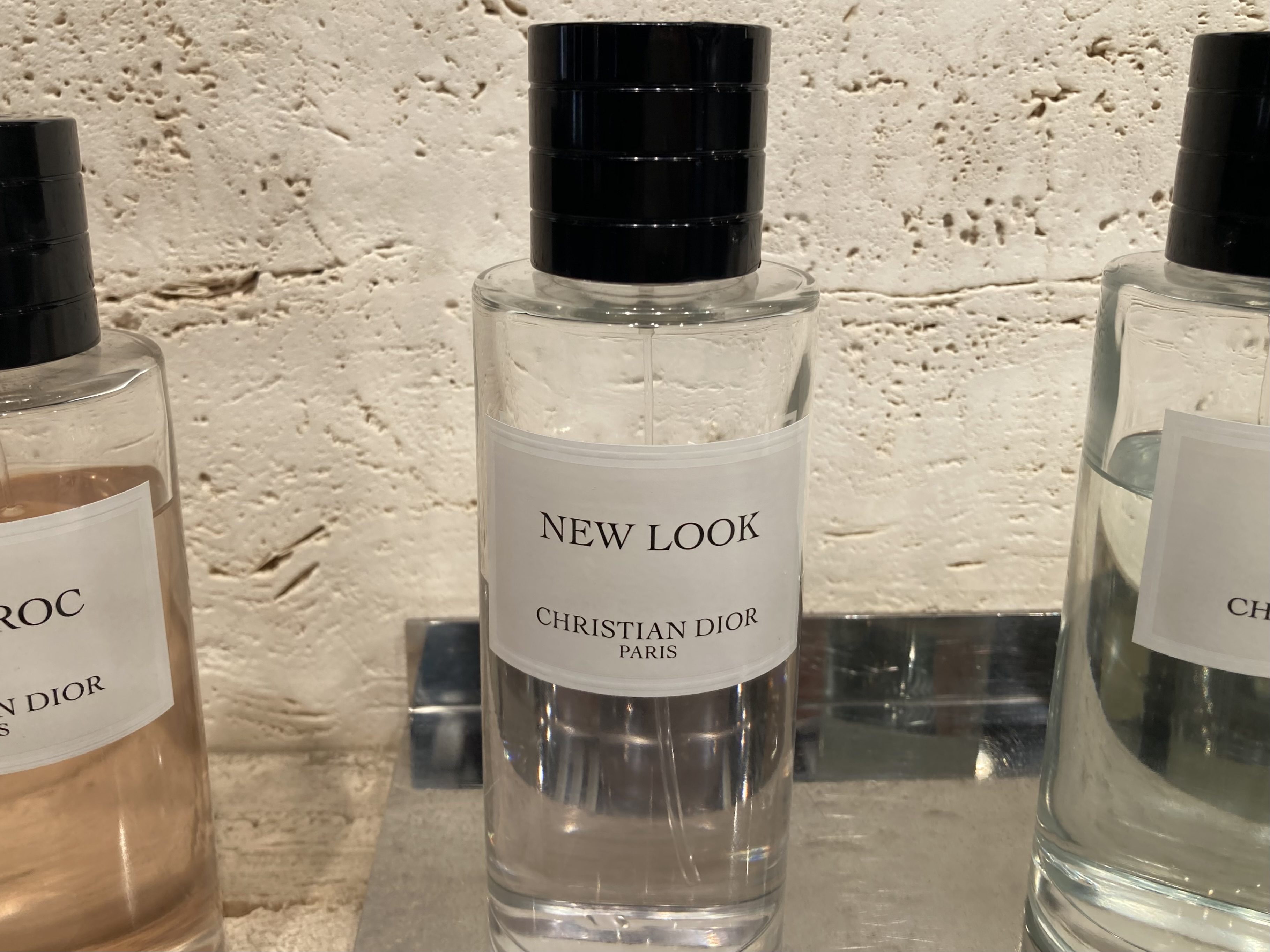 クチュールと香水の完璧なマリアージュ、『ディオール(DIOR)』の真髄を再解釈した「ニュールック(NEW LOOK)」