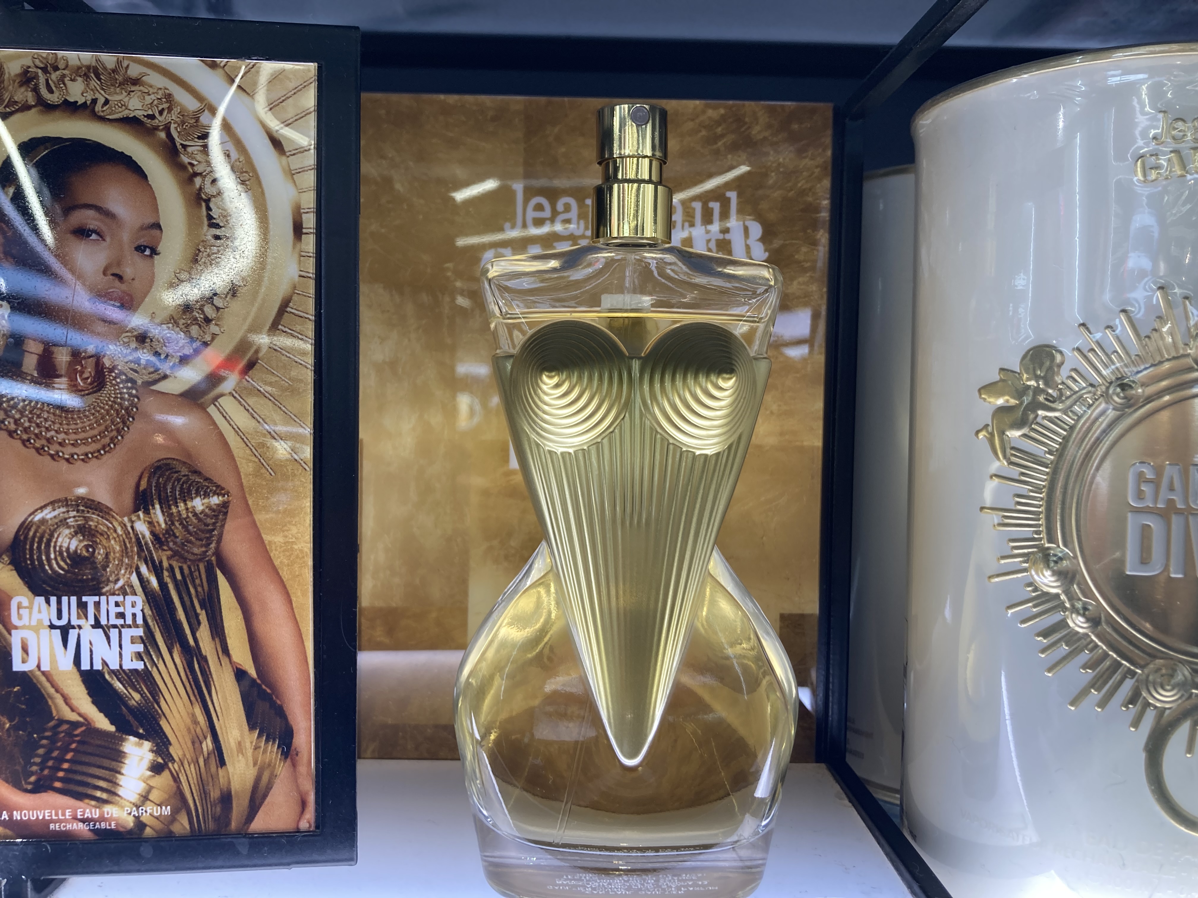 グルマン、マリン、フローラルが一つになった、新しいフェミニン香水「ゴルチエ ディバイン(Gaultier Divine)」/『ジャン ポール ゴルチエ(Jean-Paul Gaultier)』