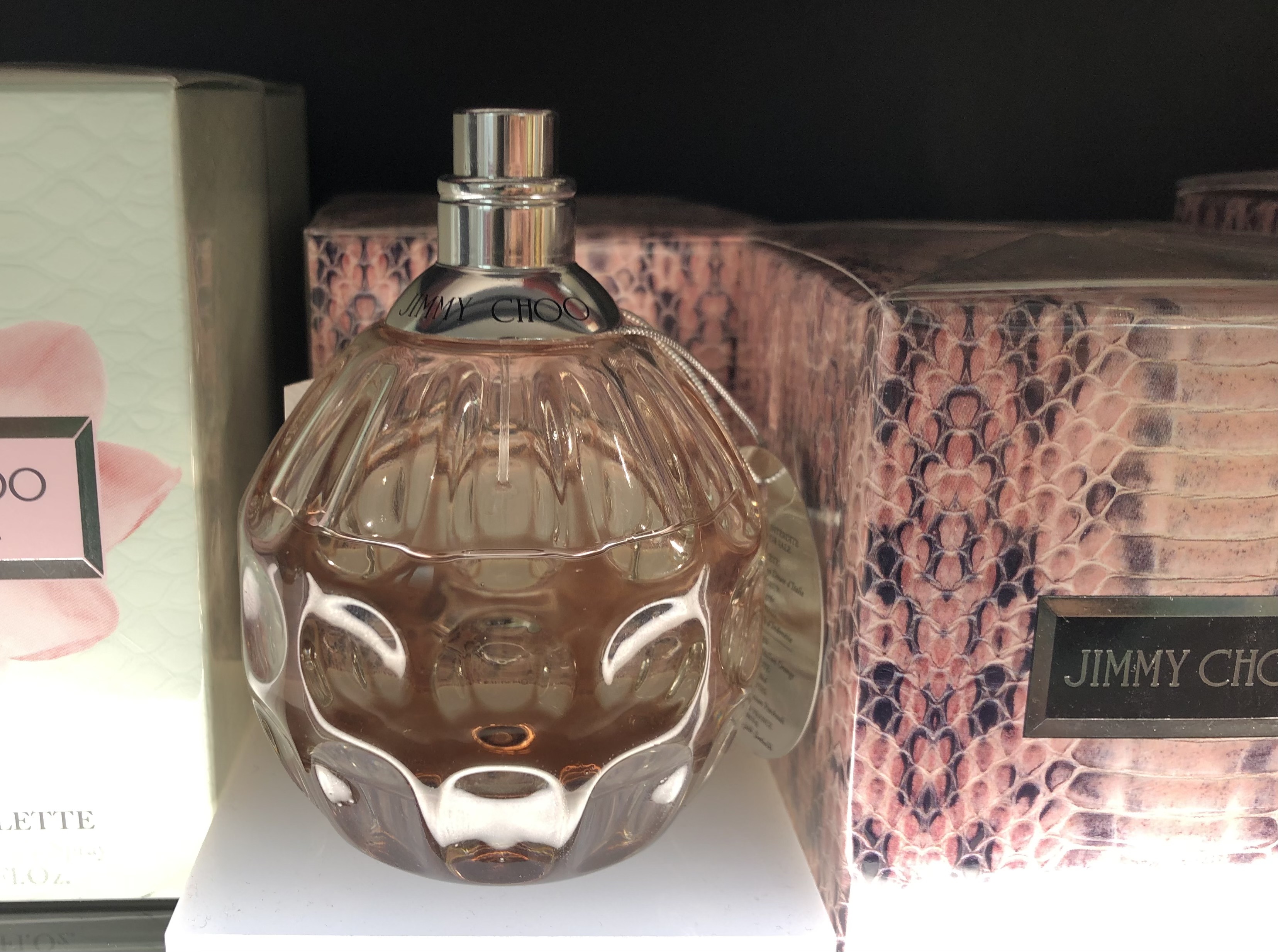 パイソン柄のピンヒールに似合う香り。「JIMMY CHOO(ジミー チュウ)」/『JIMMY CHOO(ジミー チュウ)』