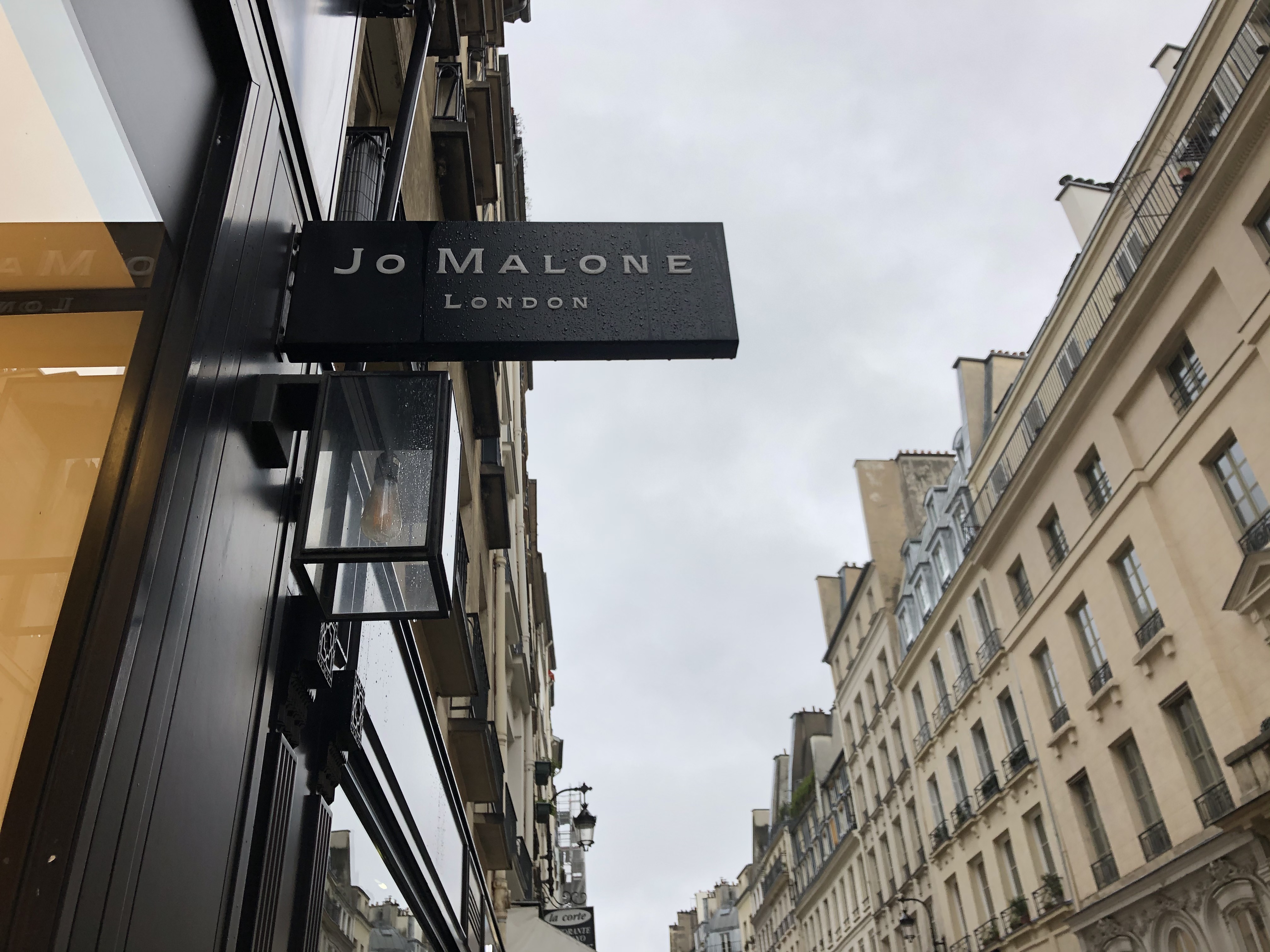 コンバイニングの哲学冴える、『Jo Malone(ジョー・マローン)』の「Peony & Blush Suede Cologne(ピオニー&ブラッシュ・スエード・コロン)」