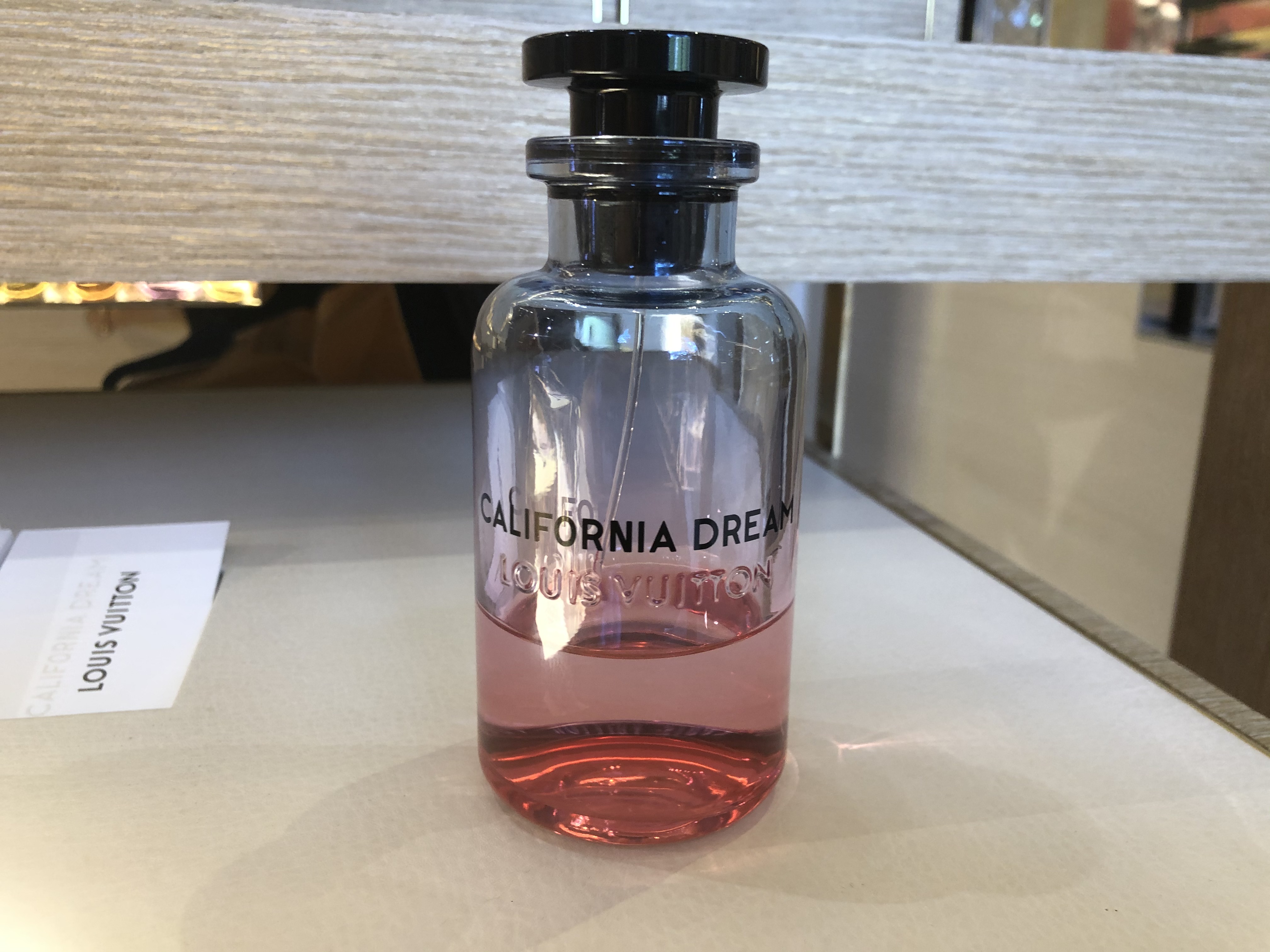 香りのグラデーションが素晴らしい『LOUIS VUITTON(ルイ・ヴィトン)』の「CARIFORNIA DREAM(カリフォルニア・ドリーム)」