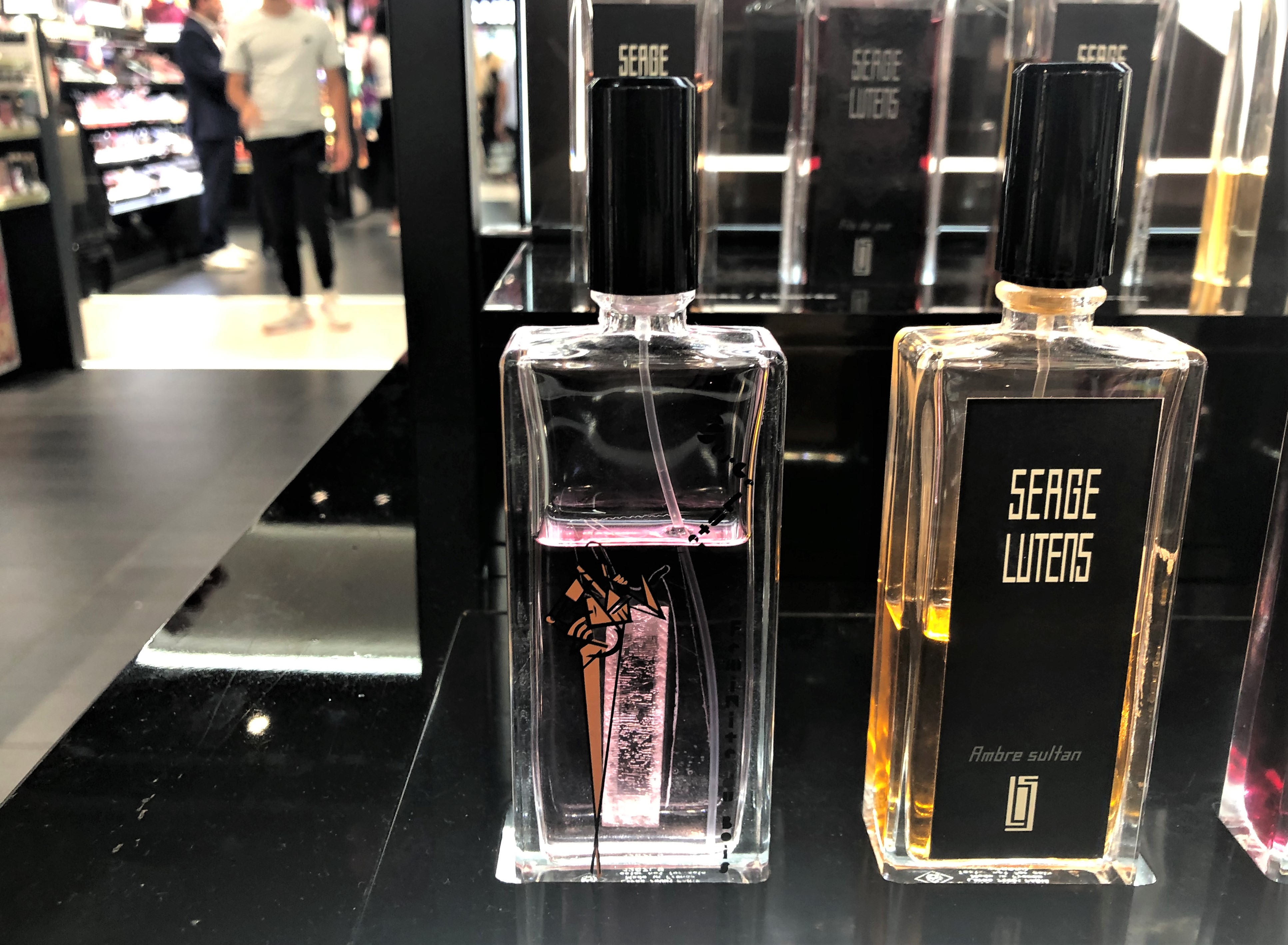 気体の宝石、気品あるウッディノート「Féminité du Bois(フェミ二テ デュ ボワ)」が誕生から30年に/『Serge Lutens(セルジュ ルタンス)』