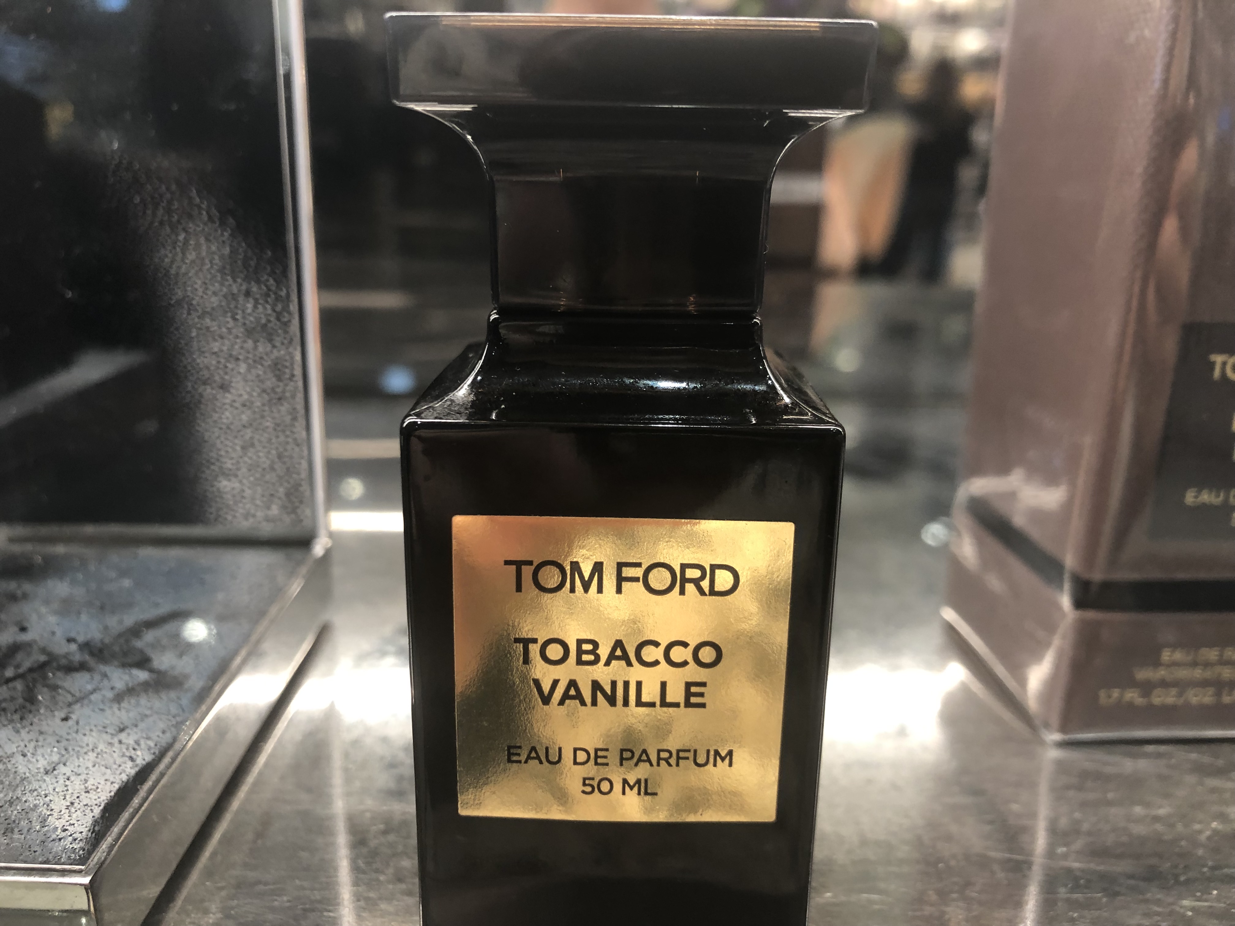 格式高い『TOM FORD(トム フォード)』の名香、「TABACCO VANILLE(タバコ バニラ)」