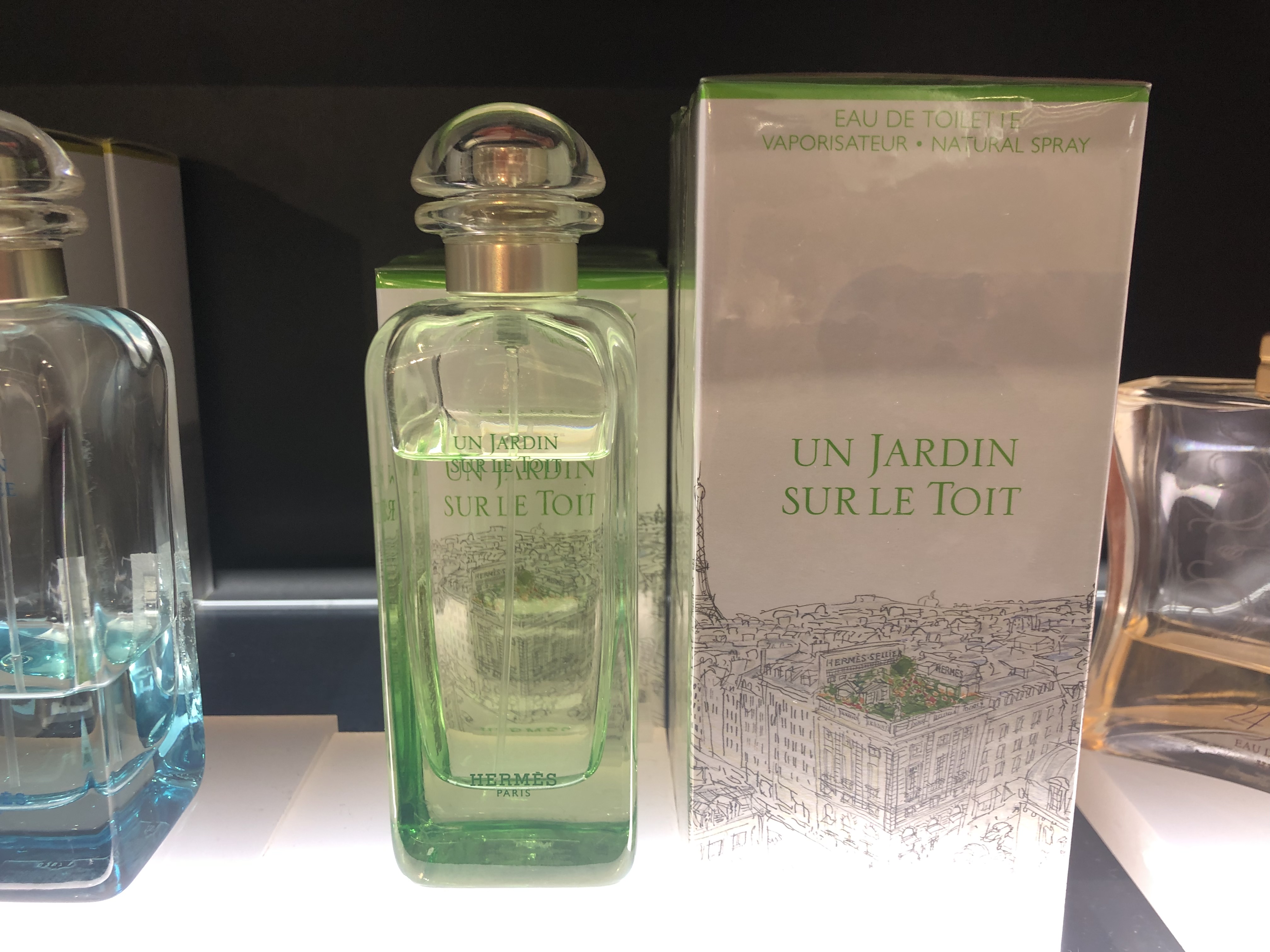 パリの風をまとった空中庭園の香り。「UN JARDIN SUR LE TOIT(屋根の上の庭)」/『HERMES(エルメス)』