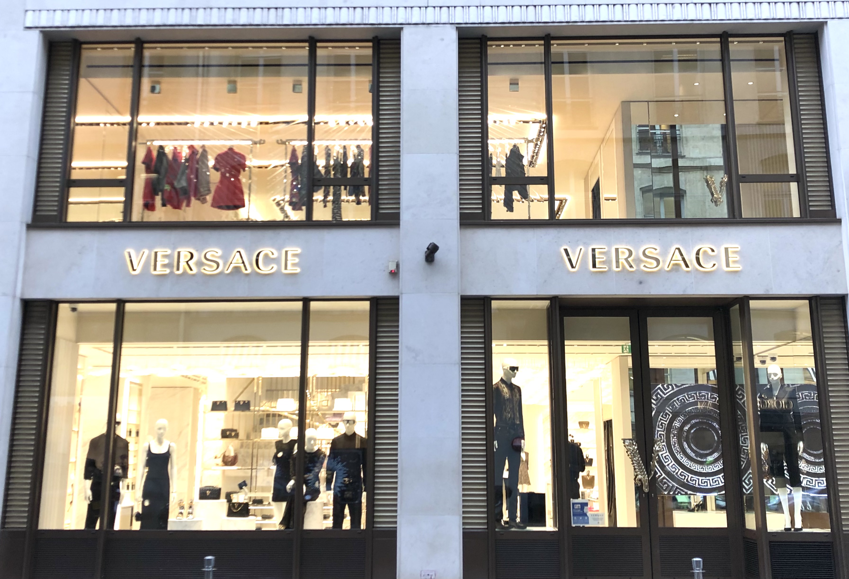 現代プリンセスの香り『VERSACE(ヴェルサーチェ)』の「Bright Crystal(ブライト・クリスタル)」