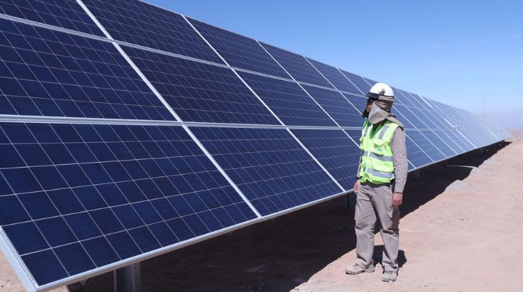 Perú tiene cartera de 13 proyectos solares por 2400 MW para fortalecer seguridad energética nacional