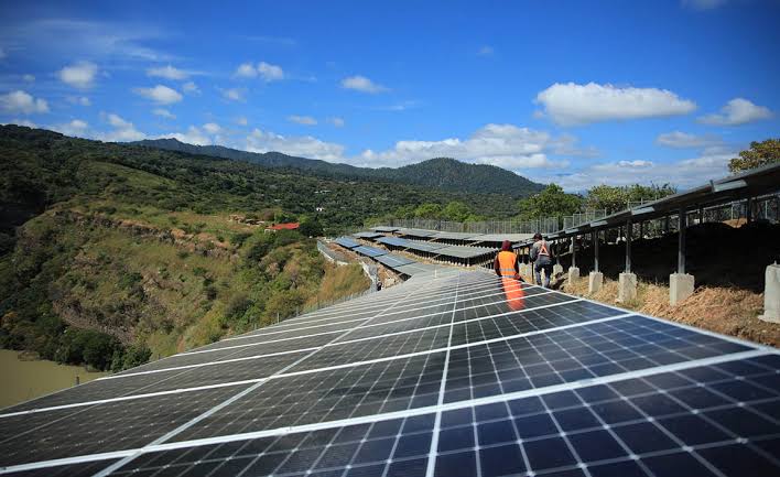 Municipios cobrarían “licencias solares” sin respaldo legal y ponen en riesgo proyectos de la subasta PEG-5 en Guatemala