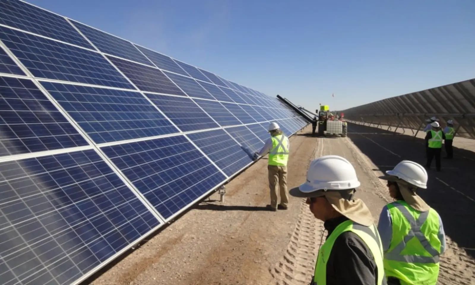 Chile abre la puerta a revisar contratos eléctricos: Los nombres que el mercado pone sobre la mesa