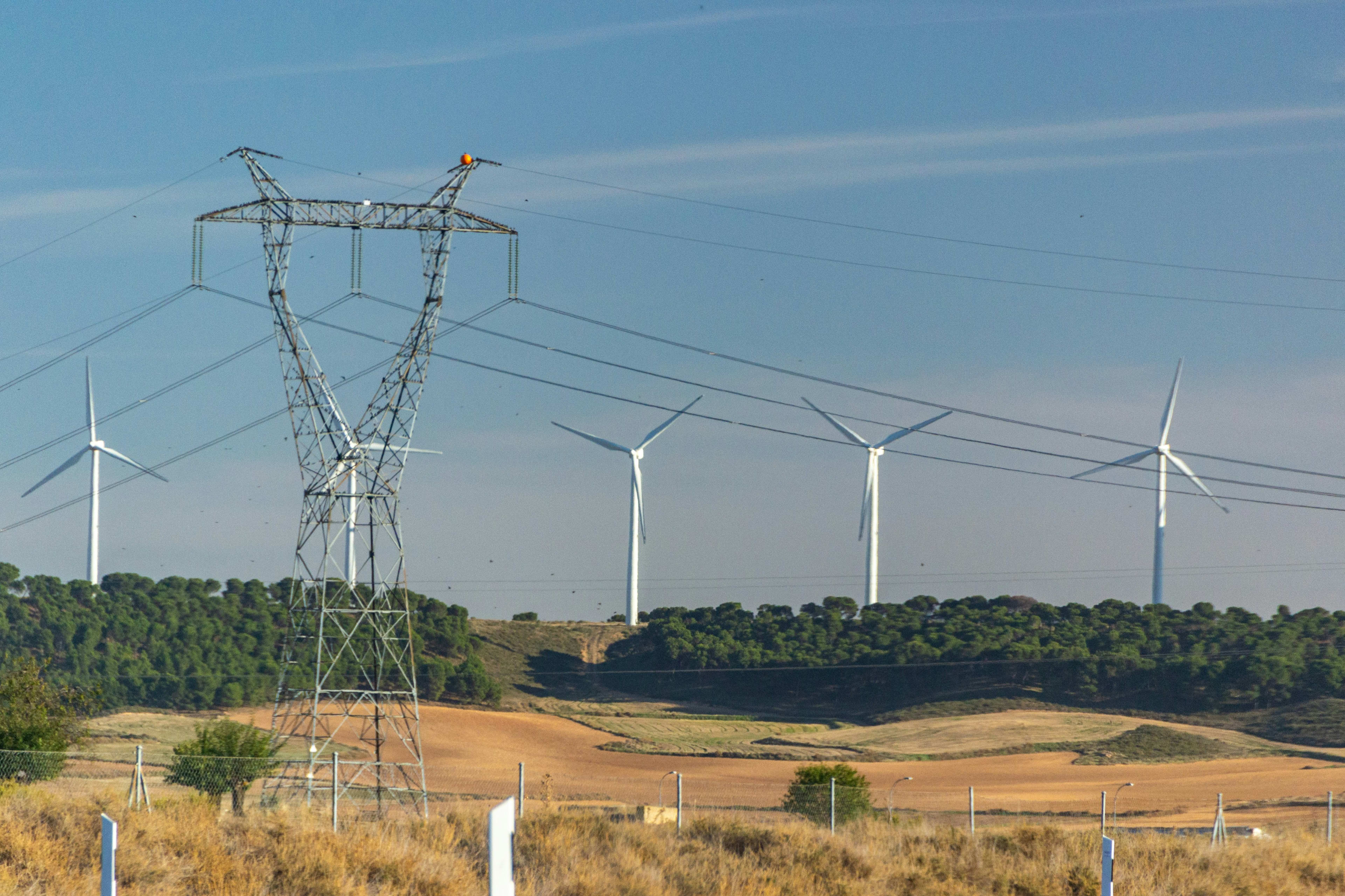 España desbloquea €17900 millones para ampliar las redes eléctricas y acelerar nuevas conexiones