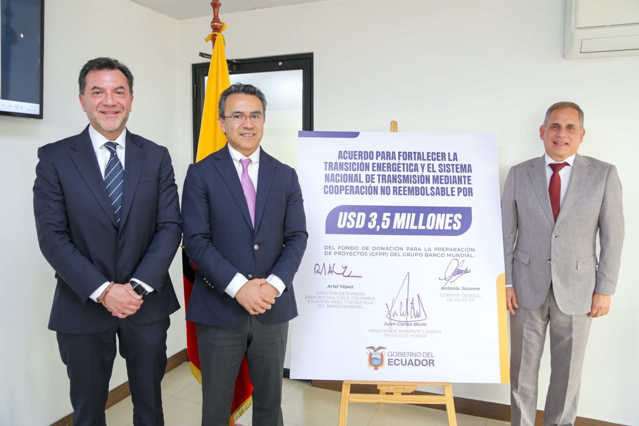 Ecuador asegura fondos del Banco Mundial para destrabar nuevos proyectos eléctricos