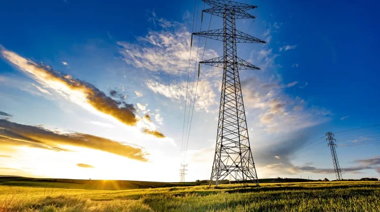 La solar rompe récords y el 42% de los expedientes en el BOE ya mira hacia las baterías