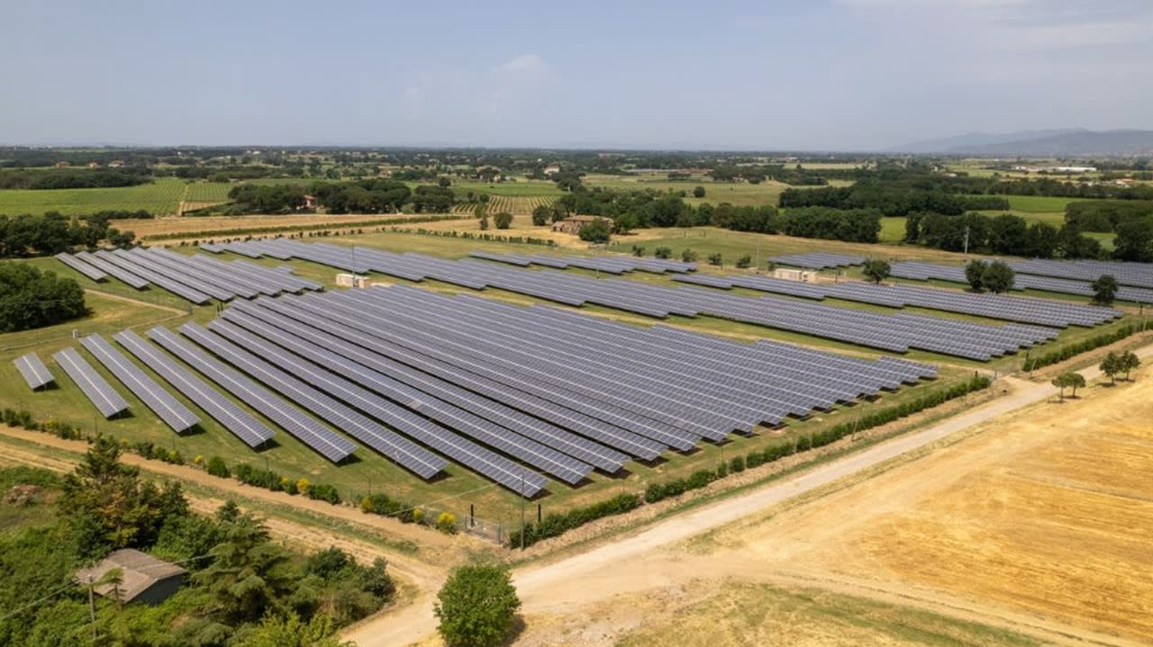 Genux se adjudica 201 MWp solares con baterías en México y movilizará USD 165 millones
