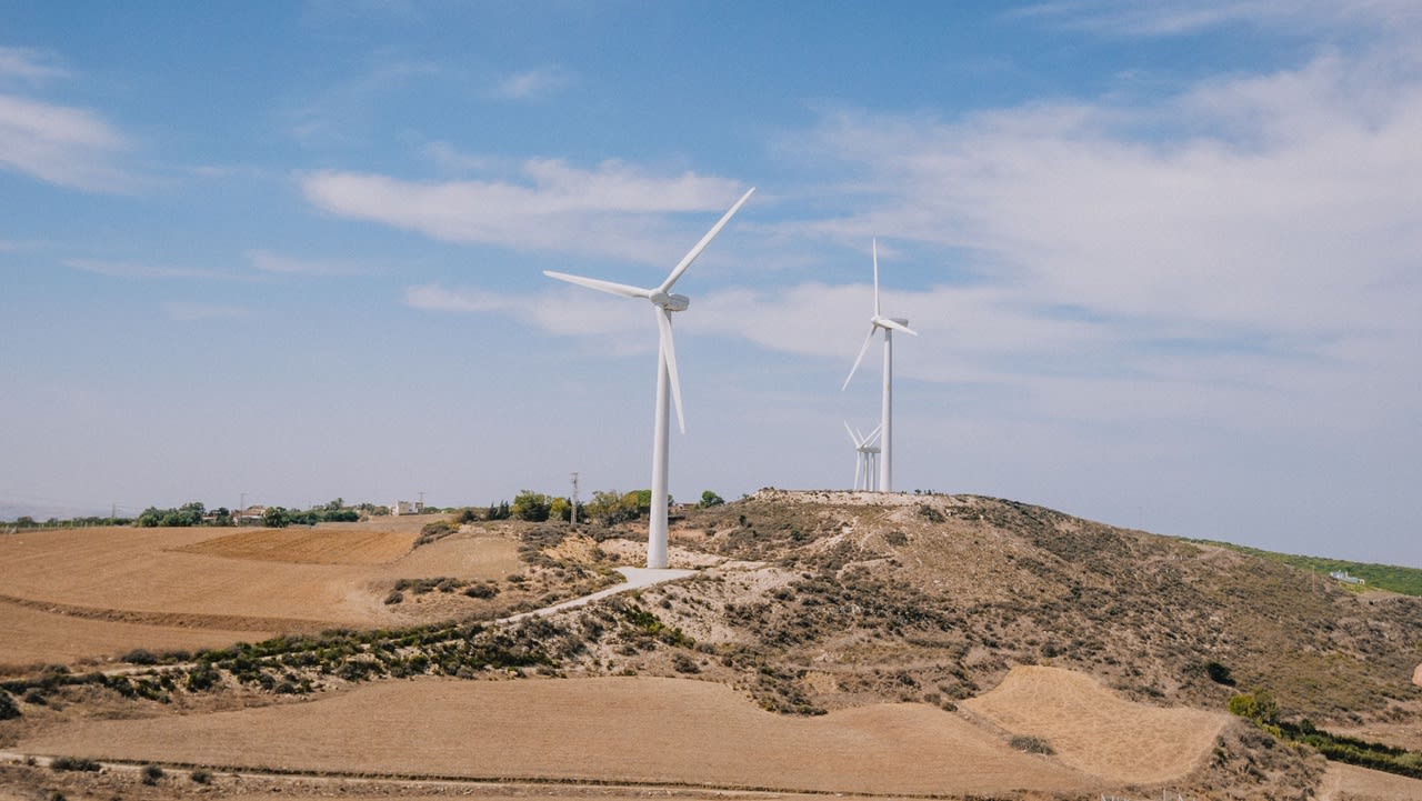 España prepara una nueva ronda de ayudas para la industria renovable tras asignar €458 millones