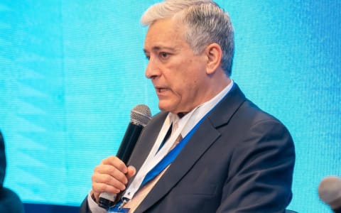 El ministro de Energía de Honduras alerta sobre 155 MW renovables atrapados: “La línea solo puede evacuar 70 MW”