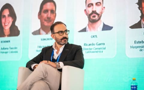 CATL proyecta “varios GWh de baterías” en Colombia hacia 2030 y propone licitaciones para sistemas BESS stand alone