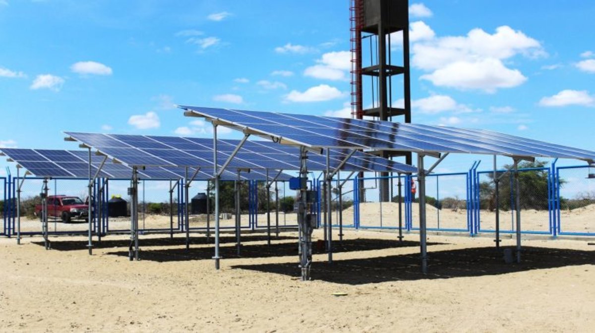 Cortesía: Tesga Energy / Sistema de Bombeo - Distrito de Sechura, Piura.</p><p>JA Solar
