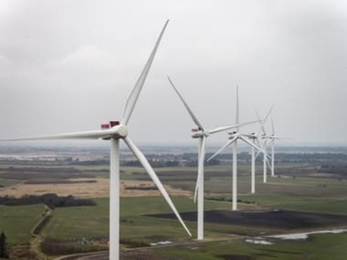 Las palas de rotor pueden medir 82 metros de largo, similar a la envergadura de un Airbus A380, y cuestan más de doce millones de dólares