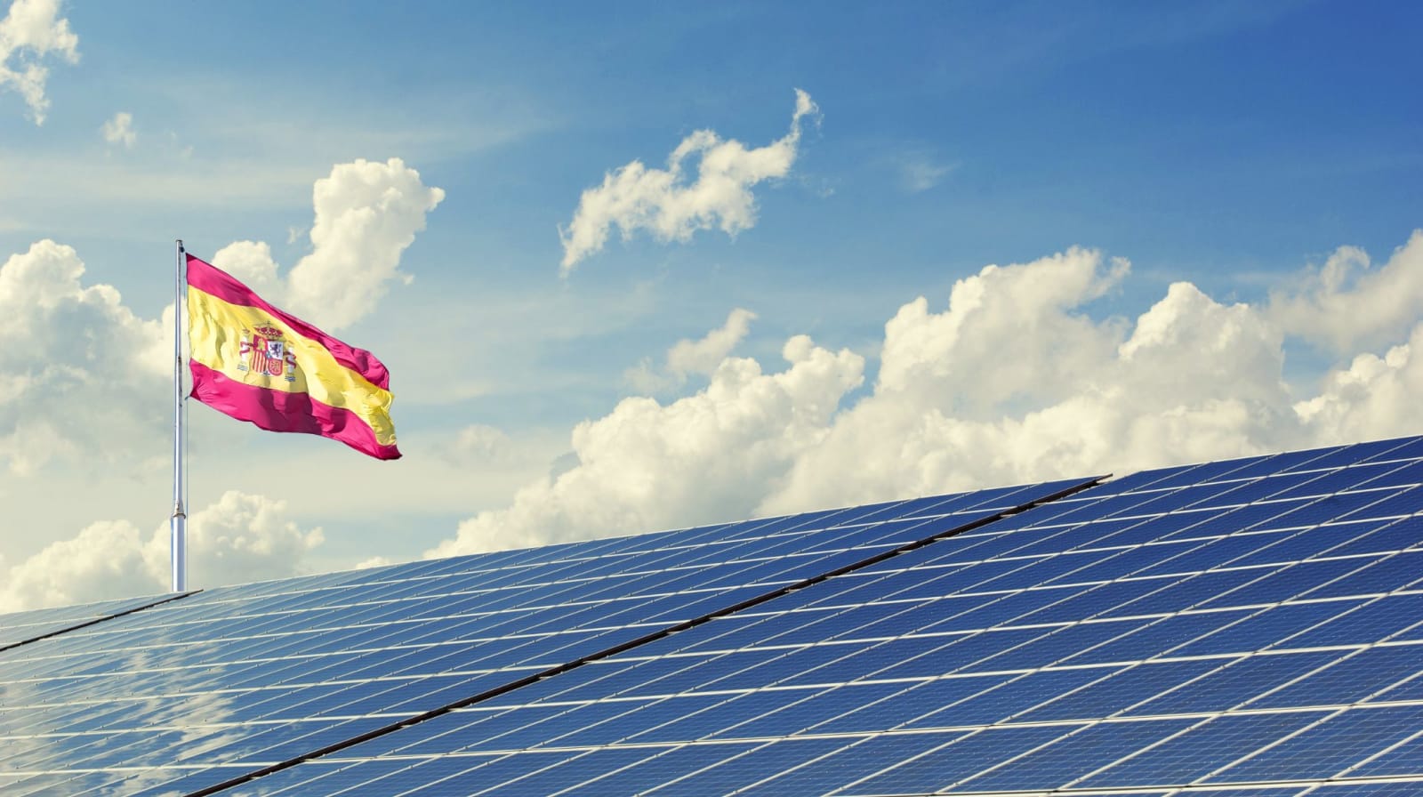 España suma 11 GW renovables en 2025 y amplía almacenamiento mientras la demanda crece 2,8%