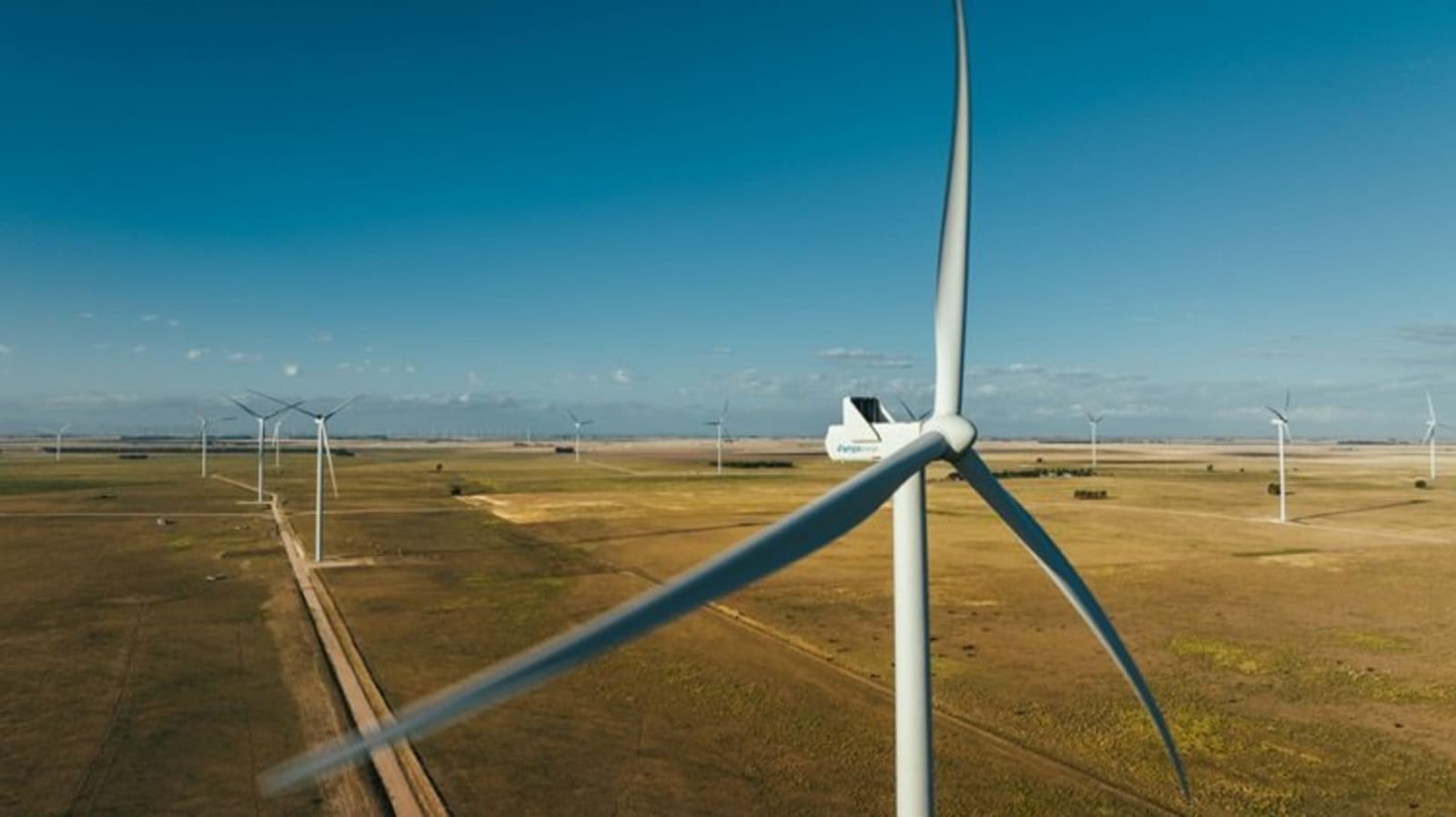 Mastellone Hnos. y Pampa Energía firmaron un acuerdo por el suministro de energía eólica