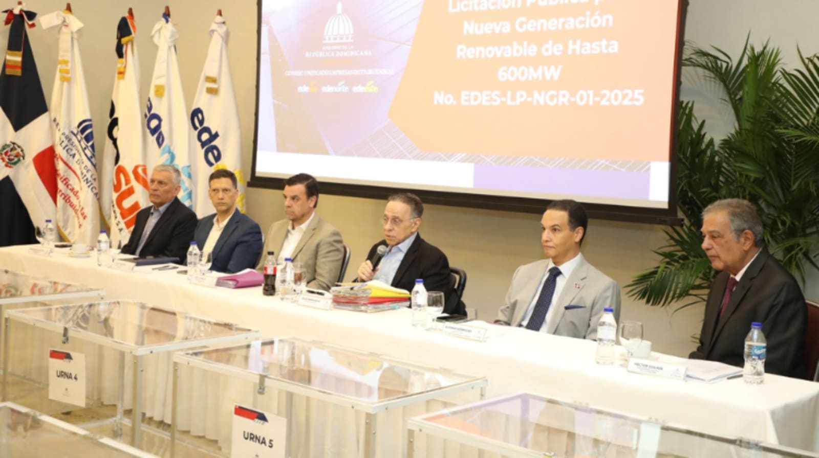 recorte en licitación dominicana