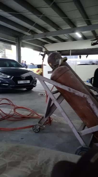 Auto mechanic — photo 1 of 3