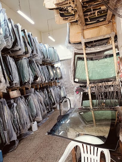 AL BATIN CAR GLASS FIXING.البطين لتجارة زجاج السيارات — photo 1 of 6