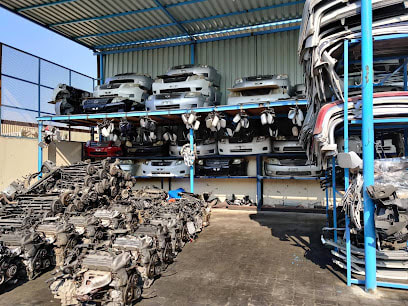 NAJMAT AL SAHRAA USED AUTO SPARE PARTS — photo 1 of 4