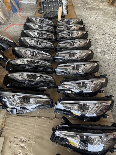 Hilux &fourchunar all body parts — photo 1 of 3