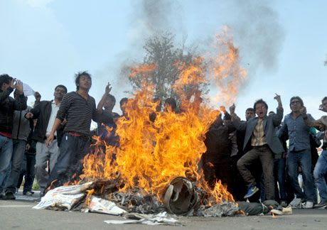 Students Protest Prakash Dahal