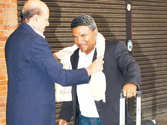 Binay Raj Pandey welcoming Dassanayake to Nepal at the Tribhuwan International Airport