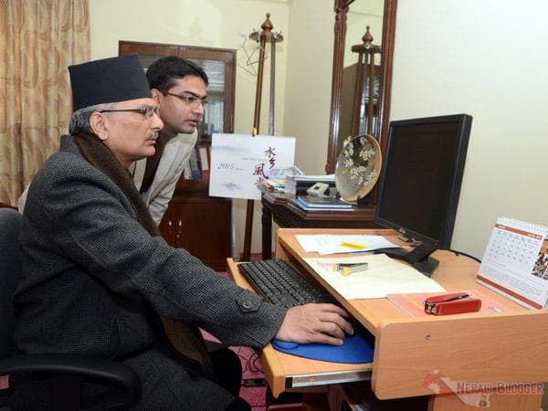 Baburam Bhattarai using Twitter Nepali Blogger