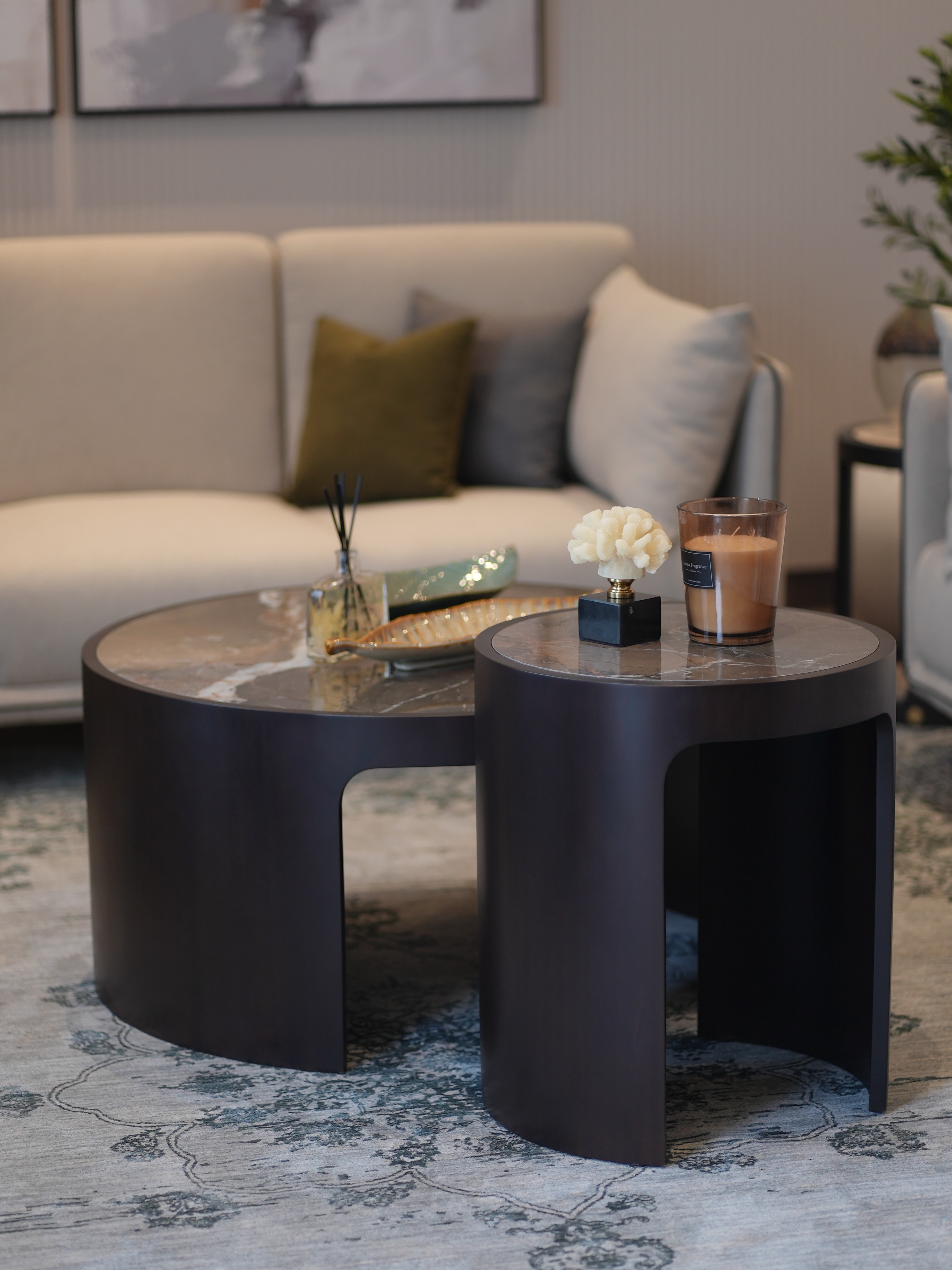ECLIPSE NESTING CENTRE TABLE | Some pieces complete a room. Others give it character.