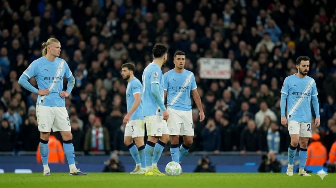 Man City's Title Dream Crashing? Arsenal 7 Points Clear!