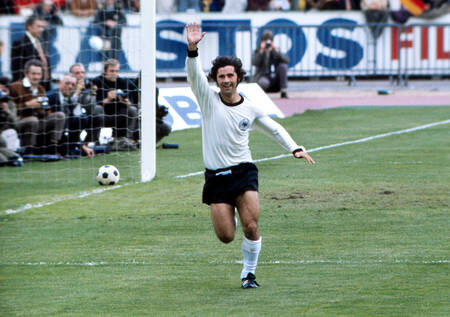 World Cup Goals #10: Gerd Müller vs England