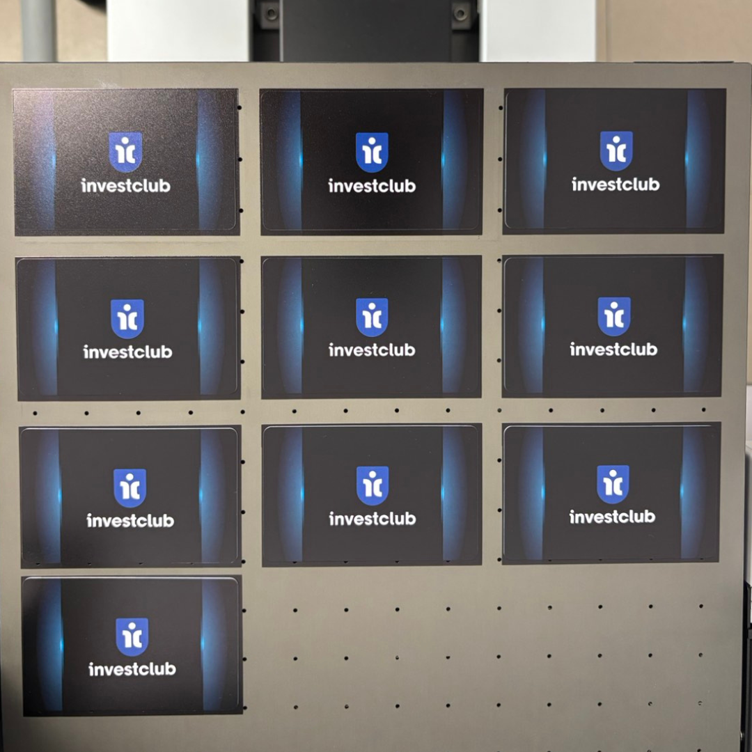 Ninja Card карти с фирмената идентичност на Invest Club.